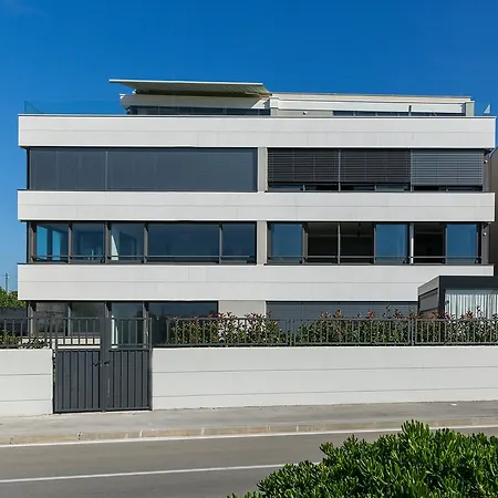 Luxury Olea With Jacuzzi & Pool Apartment